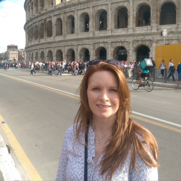 Meet your Posher, Danielle - Picture 1 of 2